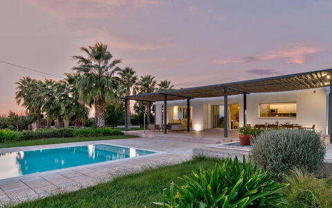 Villa i Chiani 8: Zone Résidentielle, Domicile, Toit, Biens, Ombre, Jardin, Aménagement Paysager, Recours, Structure En Plein Air, Hacienda