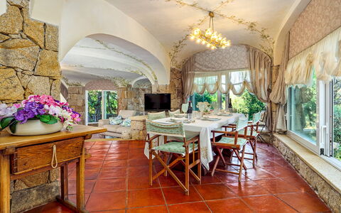 Villa Stella 6: Meubles, Design Intérieur, Table, Plafond, Chaise, Table Cuisine Et Salle A Manger, Salle À Manger, Pièce, Linge, Plante D'Appartement