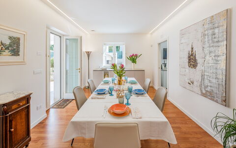 Villa Bellina 6: Meubles, Design Intérieur, Salle À Manger, Mur, Table, Sol, Bois, Chaise, Table Cuisine Et Salle A Manger, Plafond