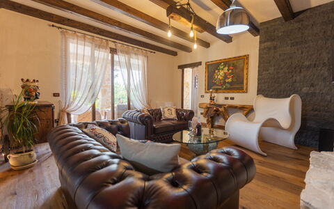 Villa i Mori 4: Meubles, Design Intérieur, Sol, Mur, Bois, Canapé, Sol, Salon, Pièce, Chaise