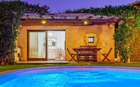 Casa Maestrale 6: Piscine, L'Eau, Meubles, Recours, Mobilier De Jardin, Loisir, Eco Hôtel, Parapluie, Chaise, Ombre