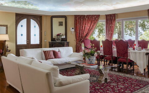 Villa Eden 8: Meubles, Design Intérieur, Canapé, Sol, Table, Rouge, Salon, Sol, Chaise, Plafond