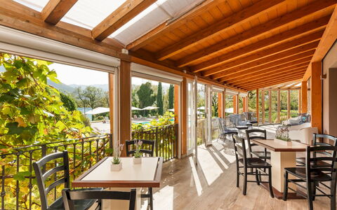 Tenuta Esdra 20: Bois, Meubles, Porche, Table, Chaise, Table Cuisine Et Salle A Manger, Balcon, Restaurant, Eco Hôtel, Tache De Bois