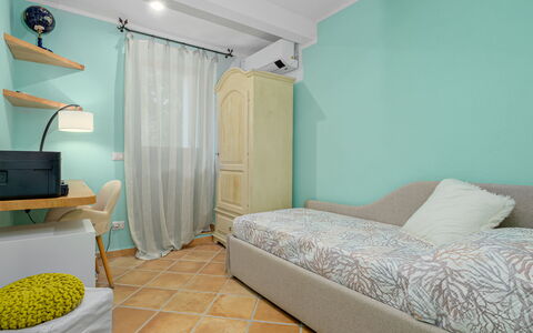 Villa la Marina 5+1: Meubles, Design Intérieur, Sol, Mur, Sol, Pièce, Bois, Chambre, Domicile, Lit
