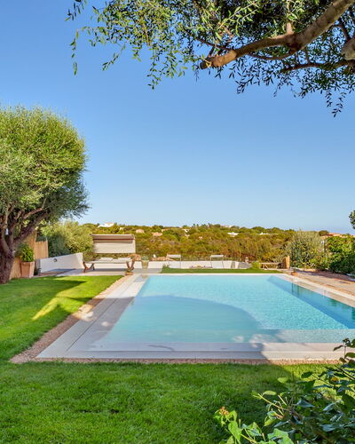 Villa la Marina 5+1: Bleu, Piscine, Architecture, Jardin, Biens, Recours, Aménagement Paysager, Ombre, Arrière-Cour, Hacienda