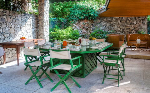 Villa Liberty Albisola 6+2: Meubles, Mobilier De Jardin, Table, Chaise, Tableau De Plein Air, Restaurant, Table Cuisine Et Salle A Manger, Jardin, Ombre, Patio