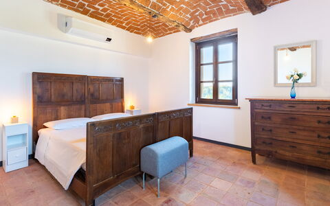Casa Leonarda 8+2: Meubles, Lit, Design Intérieur, Chambre, Mur, Bois, Plafond, Sol, Sol, Drap De Lit