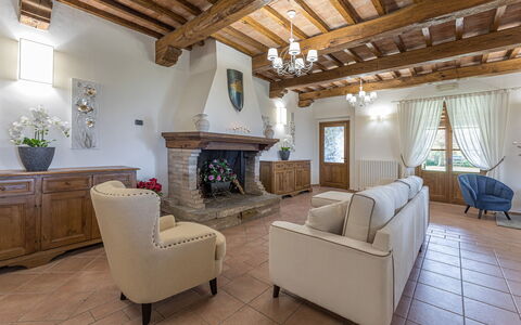 Tenuta Montiepoli 12+3: Meubles, Design Intérieur, Bois, Sol, Domicile, Table, Éclairage, Pièce, Salon, Sol