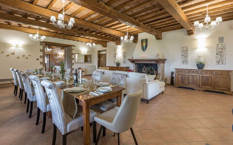 Tenuta Montiepoli 12+3: Meubles, Sol, Design Intérieur, Plafond, Table Cuisine Et Salle A Manger, Table, Chaise, Salle À Manger, Luminaire, Pièce
