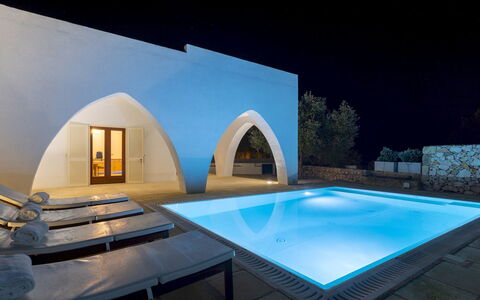 Villa Floria 4: Cambre, Plafond, Conception, Piscine, Hôtel, Daylighting, Villa