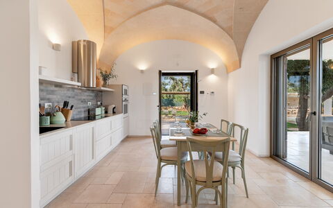 Villa Belkis 6: Design Intérieur, Sol, Meubles, Plafond, Table Cuisine Et Salle A Manger, Chaise, Tuile, Plante D'Appartement, Conception, Cuisine