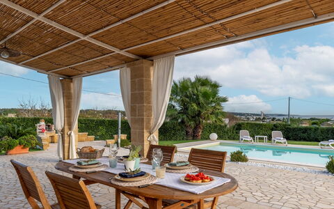 Villa Serena 4: Meubles, Chaise, Pot De Fleur, Recours, Ombre, Mobilier De Jardin, Eco Hôtel, Jardin, Plante D'Appartement, Structure En Plein Air