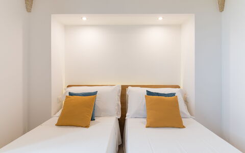 Villa Serena 4: Mur, Design Intérieur, Appartement, Sol, Domicile, Chambre, Lit, Plafond, Cadre De Lit, Literie