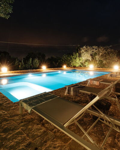 Villa Giari 8: Piscine, Recours, Composite, Nuit, Caractéristique De L'Eau, Eco Hôtel, Loisir, Thermes, Éclairage Paysager, Mobilier De Jardin