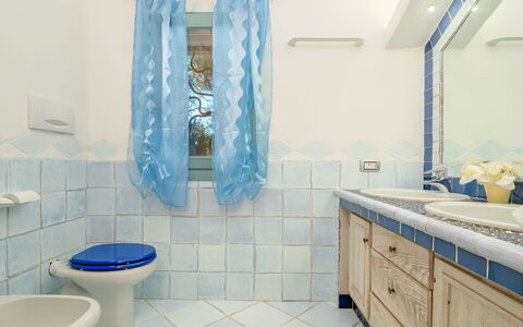 Villa Typha 10: Bleu, Sol, Design Intérieur, Sol, Luminaire Plomberie, Salle De Bains, Tuile, Pièce, Robinet, Lavabo