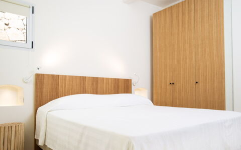 Villa Anga 10+1: Mur, Chambre, Bois, Design Intérieur, Lit, Meubles, Sol, Sol, Literie, Drap De Lit