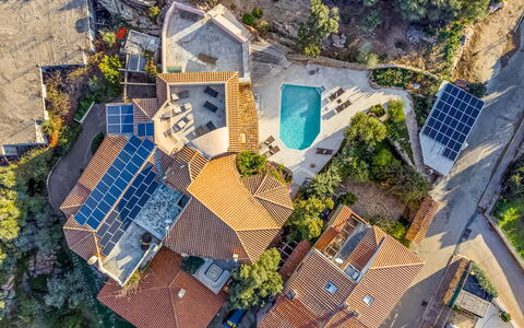 Villa Anga 10+1: Zone Résidentielle, Toit, Piscine, Vue Du Ciel, Photographie Aérienne, Biens, Banlieue, Eco Hôtel, Recours, Villa