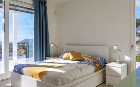 Villa Gioia 8: Meubles, Design Intérieur, Lit, Chambre, Mur, Sol, Pièce, Bois, Sol, Drap De Lit