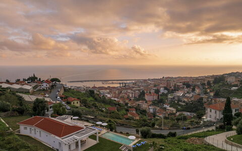 Villa Gioia 8: Zone Résidentielle, Toit, Ville, Horizon, Maison, Paysage, Domicile, Établissements Humains, Banlieue, Mer