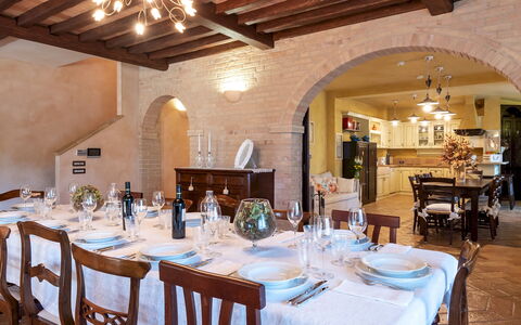 Villa Isotta 8+4: Meubles, Design Intérieur, Sol, Table, Chaise, Plafond, Bois, Salle À Manger, Table Cuisine Et Salle A Manger, Sol