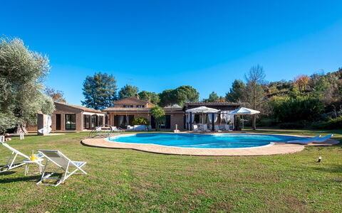 Villa Isotta 8+4: Piscine, Recours, Biens, Ombre, Hacienda, Villa, Manoir, Ferme, Eco Hôtel, Pelouse