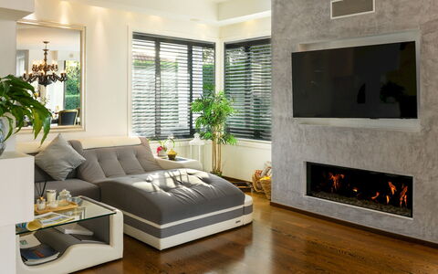 Villa Vae Victis 6: Meubles, Design Intérieur, Sol, Sol, Mur, Canapé, Salon, Domicile, Bois, Télévision