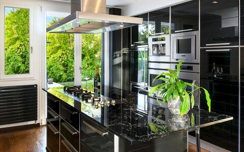 Villa Vae Victis 6: Design Intérieur, Cuisine, Appareil De Cuisine, Principaux Appliance, Domicile, Comptoir, Meubles, Sol, Éclairage, Électroménager