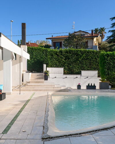 Villa Vae Victis 6: Piscine, Zone Résidentielle, Composite, Ombre, Caractéristique De L'Eau, Recours, Béton, Arrière-Cour, Jardin, Aménagement Paysager
