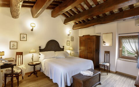 Casatorre 6+2: Meubles, Lit, Mur, Chambre, Drap De Lit, Literie, Design Intérieur, Sol, Maison, Cadre De Lit