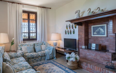 Villa ai Venti 8: Meubles, Design Intérieur, Canapé, Sol, Salon, Sol, Table, Pièce, Domicile, Éclairage