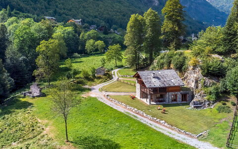 Chalet Walser 4+2: Montagnes Relief, Arbre, Herbe, Maison, Paysage Naturel, Montagne, Chaîne De Montagnes, Colline, Zone Rurale
