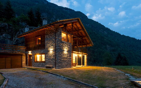 Chalet Walser 4+2: Bâtiment, Maison, Domicile, Architecture, Chalet, Toit, Zone Rurale, Chaîne De Montagnes, Vallée, Station De Montagne