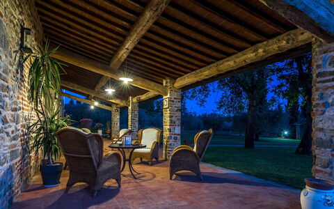 Casale la Splendida 10: Colonne, Mobilier De Jardin, Ombre, Recours, Jardin, Porche, Aménagement Paysager, Eco Hôtel, Structure En Plein Air, Hacienda