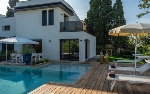 Onda 8: Piscine, Bâtiment, Zone Résidentielle, Domicile, Maison, Recours, Biens, Villa, Eco Hôtel, Aménagement Paysager
