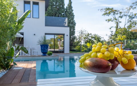 Onda 8: Piscine, Domicile, Recours, Eco Hôtel, Jardin, Biens, Aménagement Paysager, Caractéristique De L'Eau, Villa, Ombre