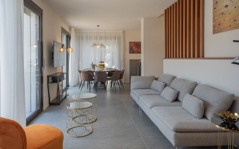Marea 8: Meubles, Design Intérieur, Sol, Sol, Bois, Canapé, Salon, Table, Pièce, Plafond