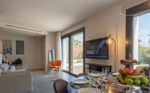Marea 8: Meubles, Design Intérieur, Appartement, Domicile, Sol, Chaise, Balcon, Condominium, Table Cuisine Et Salle A Manger, Plante D'Appartement