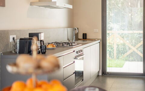 Marea 8: Cuisine, Comptoir, Meubles, Appareil De Cuisine, Design Intérieur, Principaux Appliance, Sol, Bois, Cabinetry, Électroménager