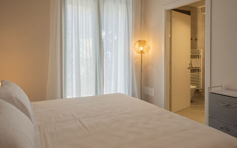 Marea 8: Design Intérieur, Mur, Meubles, Bois, Sol, Sol, Chambre, Textile, Éclairage, Lit