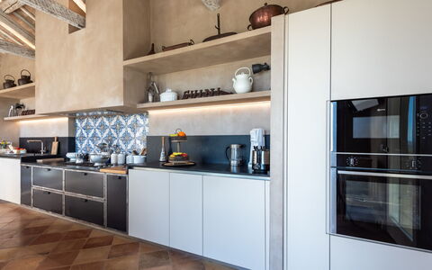 Villa Dianella 8+2: Cuisine, Design Intérieur, Comptoir, Appareil De Cuisine, Meubles, Sol, Cabinetry, Cuisinière, Principaux Appliance, Plafond