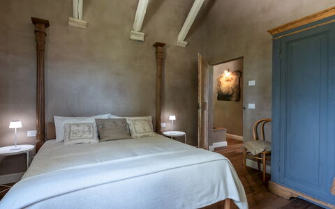Villa Dianella 8+2: Design Intérieur, Chambre, Meubles, Mur, Lit, Drap De Lit, Bois, Sol, Sol, Literie