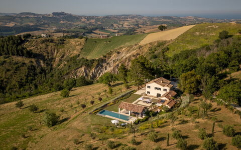 Villa Dianella 8+2: Montagnes, Paysage, Maison, Zone Rurale, Chalet, Domicile, Biens, Station De Montagne, Village, Vallée