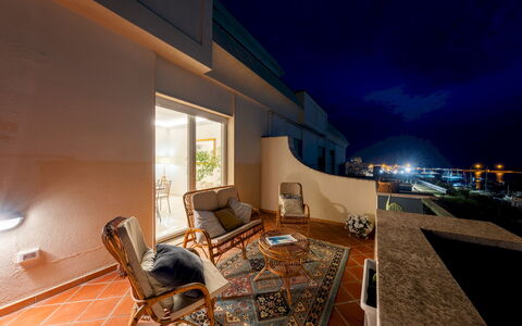 Nova Domus 6: Appartement, Balcon, Tache De Bois, Plante D'Appartement, Chaise, Hôtel, Appartement Penthouse, Pot De Fleur