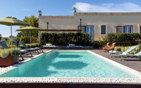 Dimora degli Ulivi 10: Piscine, Mobilier De Jardin, Recours, Composite, Meubles, Eco Hôtel, Pot De Fleur, Ombre, Chaise, Balancelle