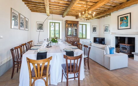 Villa a Casa di Giovanni 12: Meubles, Design Intérieur, Table, Bois, Chaise, Salle À Manger, Plafond, Table Cuisine Et Salle A Manger, Sol, Pièce