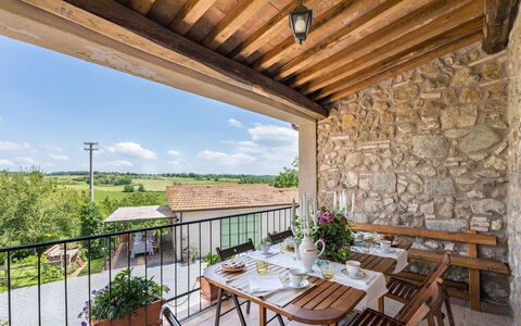 Villa a Casa di Giovanni 12: Meubles, Domicile, Chaise, Chalet, Porte, Mobilier De Jardin, Pot De Fleur, Balcon, Patio, Porche