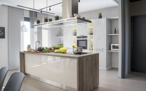 Villa Maria Paradiso 10: Cuisine, Meubles, Design Intérieur, Sol, Cabinetry, Mur, Comptoir, Bois, Luminaire, Sol