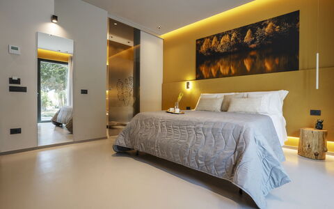 Villa Maria Paradiso 10: Design Intérieur, Lit, Meubles, Sol, Chambre, Sol, Mur, Plafond, Bois, Drap De Lit