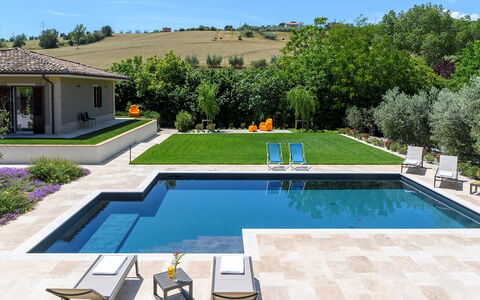 Villino le Moie 4+2: Piscine, Jardin, Caractéristique De L'Eau, Composite, Recours, Aménagement Paysager, Arrière-Cour, Mobilier De Jardin, Ombre, Eco Hôtel