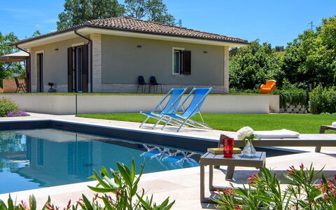 Villino le Moie 4+2: Piscine, Mobilier De Jardin, Zone Résidentielle, Domicile, Maison, Recours, Biens, Meubles, Jardin, Composite